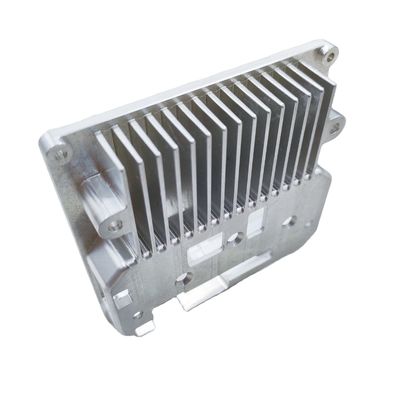 Componenti di dissipatori di calore CNC di alluminio lavorati per dispositivi elettronici