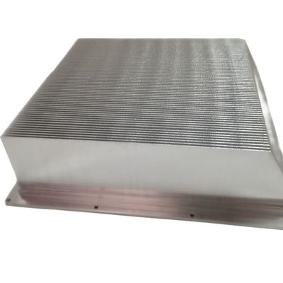 OEM Servizio di lavorazione CNC di materiale di alluminio con lavandino termico a pinna a schiera