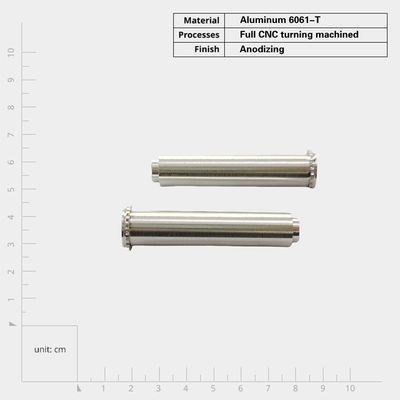 Lavorazione CNC con logo inciso e finitura opaca per parti a forma di albero metallico non standard