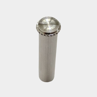 Lavorazione CNC con logo inciso e finitura opaca per parti a forma di albero metallico non standard