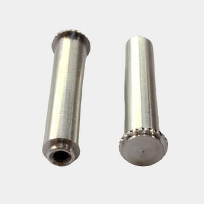 Lavorazione CNC con logo inciso e finitura opaca per parti a forma di albero metallico non standard