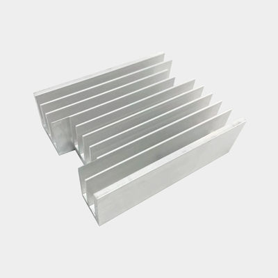 Parti di lavorazione CNC personalizzate Pinze di raffreddamento in alluminio lavorate a CNC 5 mm Altezza pinne 2 mm Tonno pinne