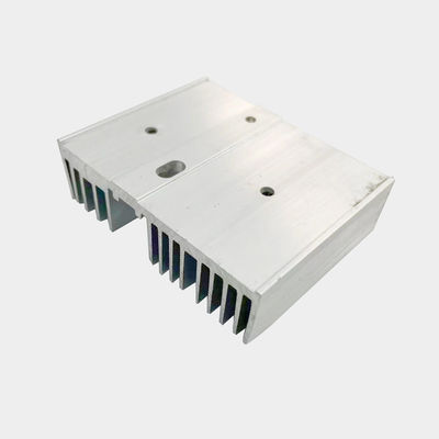 Dispositivo termico a profilo di alluminio resistente alla corrosione Dispositivo termico ad estrusione di alluminio con efficiente dissipazione del calore